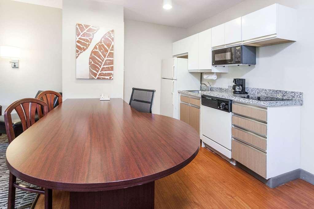 Mainstay Suites Detroit オーバーン・ヒルズ 部屋 写真
