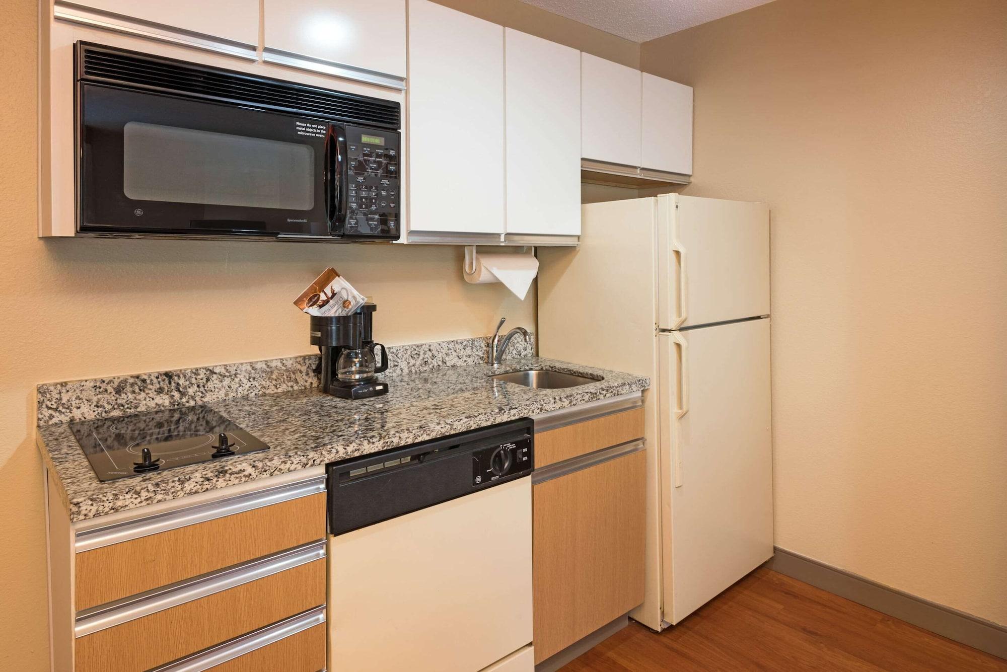 Mainstay Suites Detroit オーバーン・ヒルズ エクステリア 写真