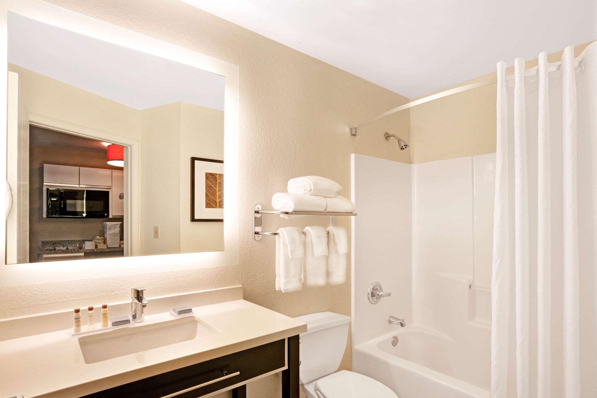 Mainstay Suites Detroit オーバーン・ヒルズ エクステリア 写真