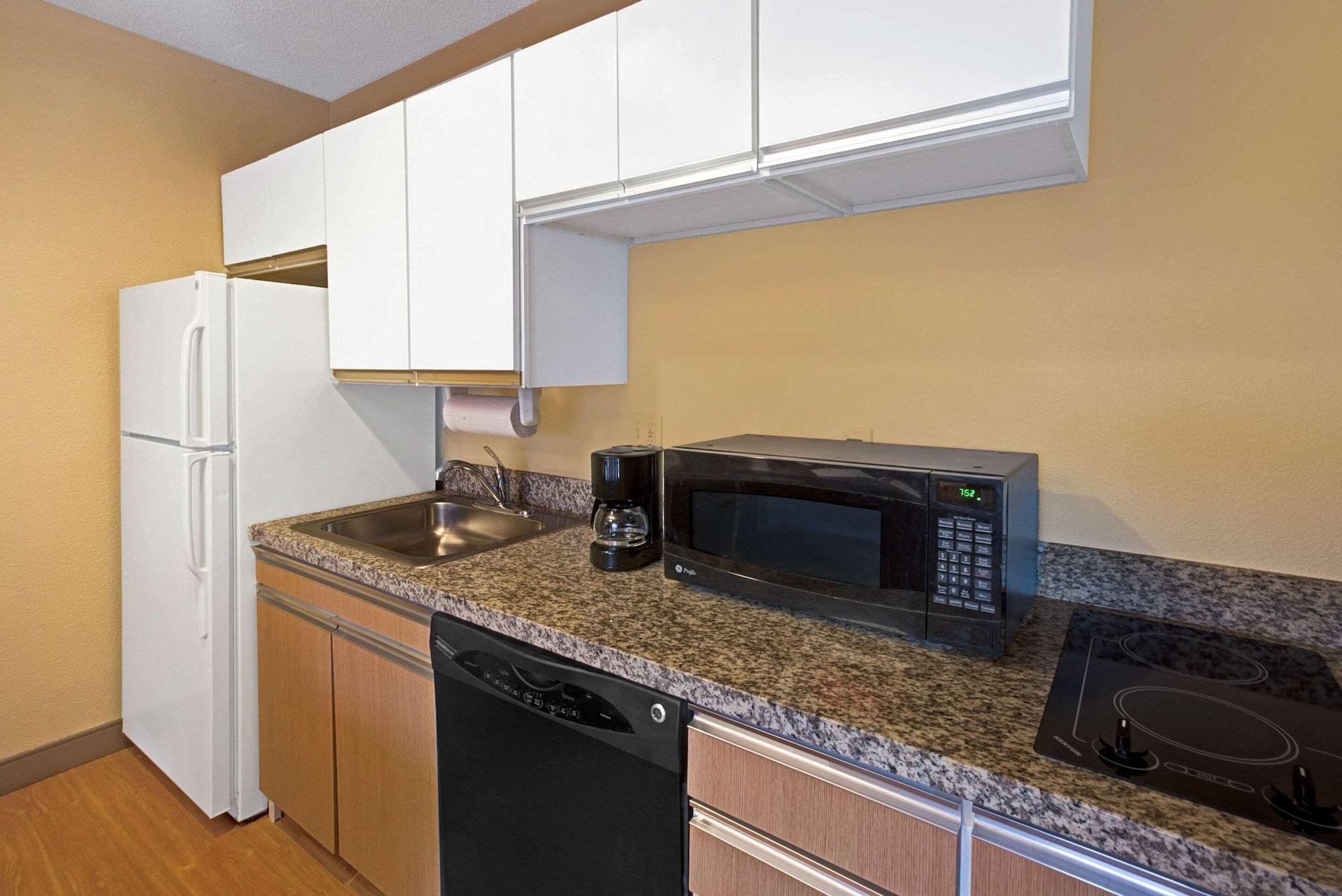 Mainstay Suites Detroit オーバーン・ヒルズ エクステリア 写真