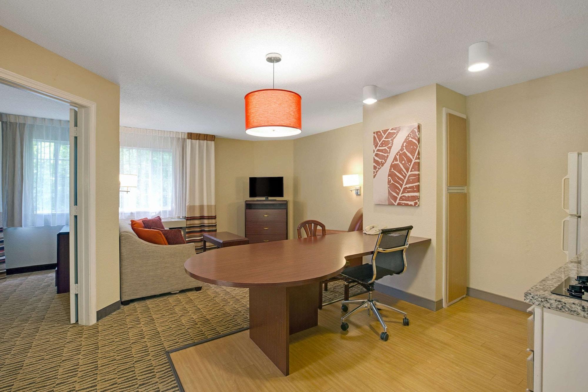 Mainstay Suites Detroit オーバーン・ヒルズ エクステリア 写真