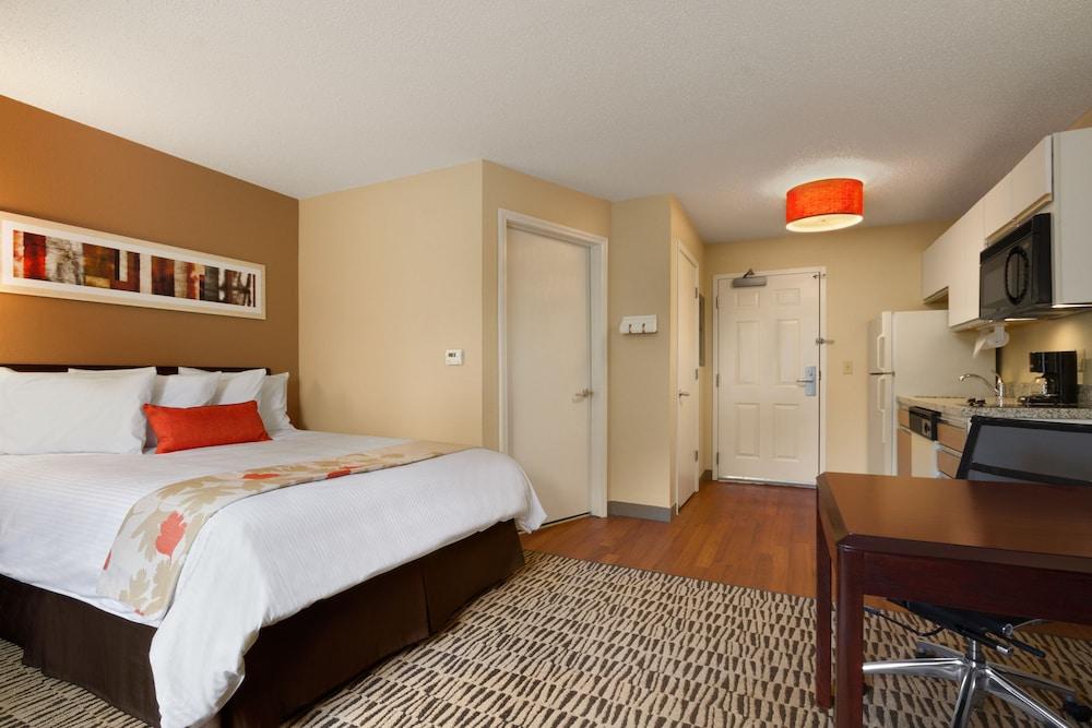 Mainstay Suites Detroit オーバーン・ヒルズ エクステリア 写真