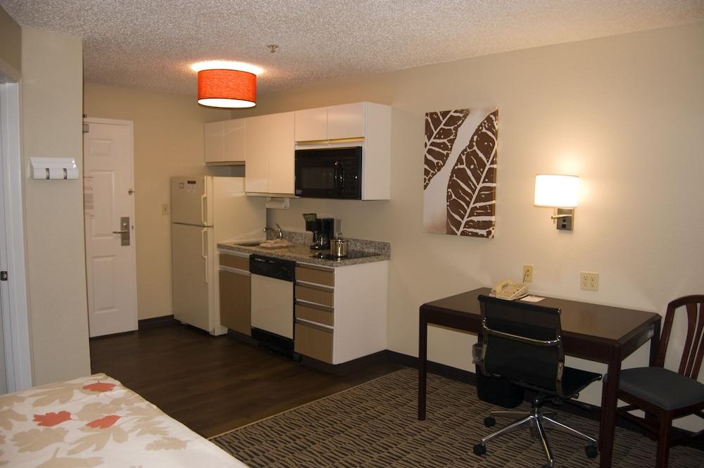 Mainstay Suites Detroit オーバーン・ヒルズ エクステリア 写真