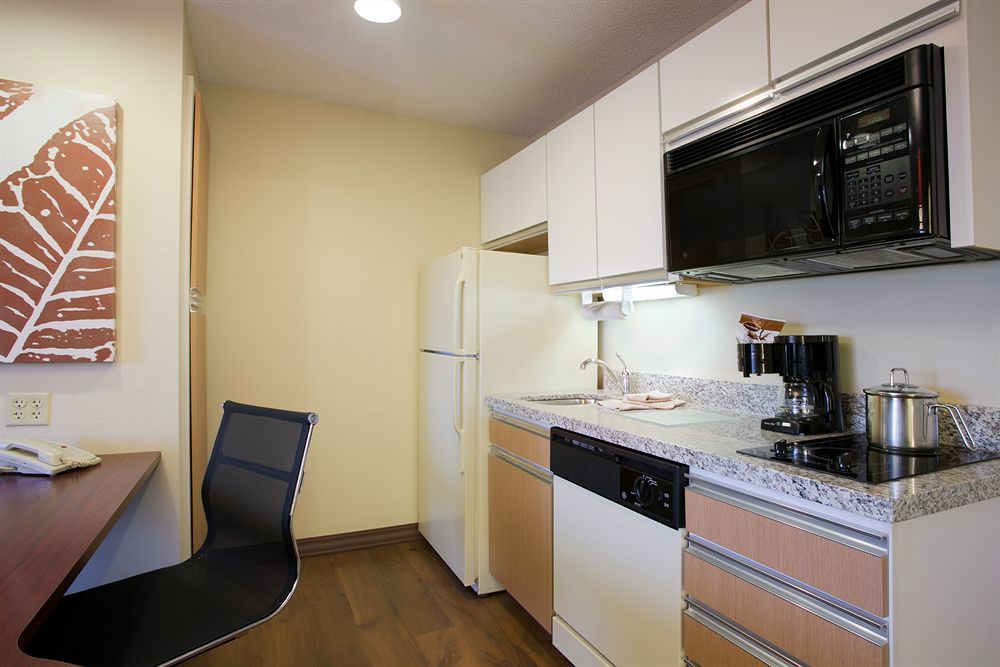 Mainstay Suites Detroit オーバーン・ヒルズ エクステリア 写真